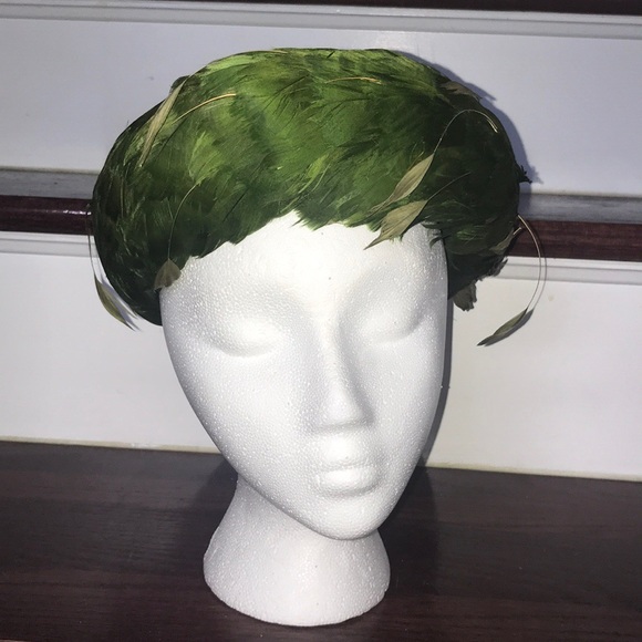 Vintage 40โs Evelyn Varon Green feather hat SZ S๐ - Picture 2 of 8